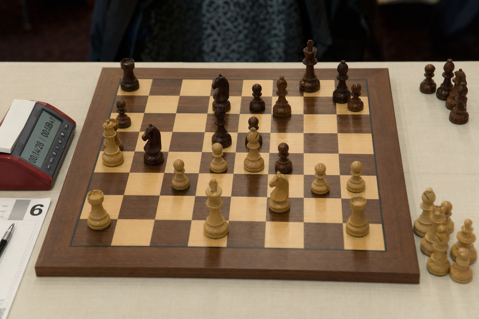 GPT-Image-2 案例 · 棋盘中盘比赛